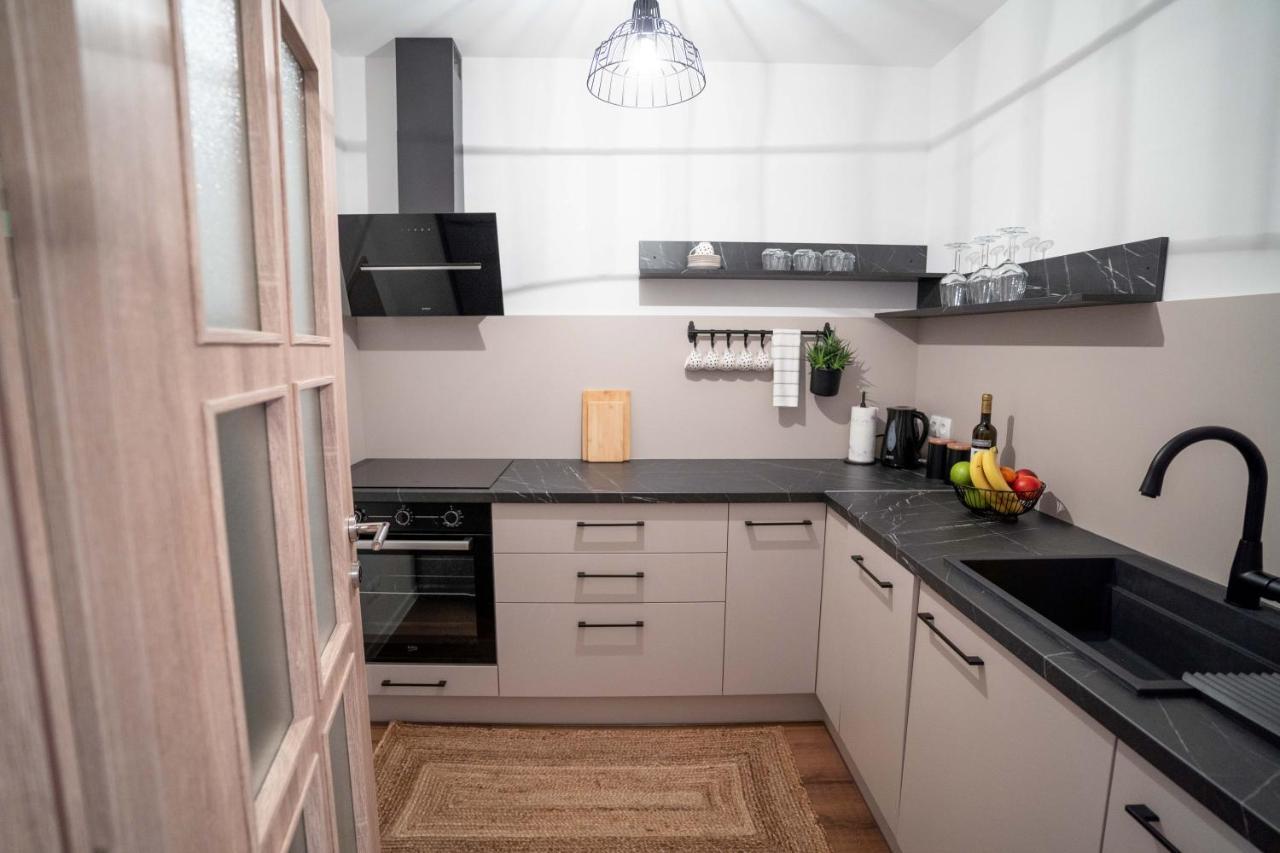 Apartman Niko Ливно Екстериор снимка