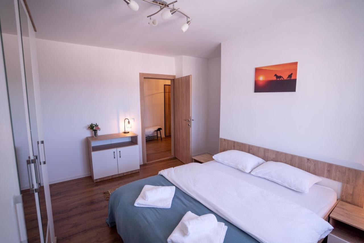 Apartman Niko Ливно Екстериор снимка
