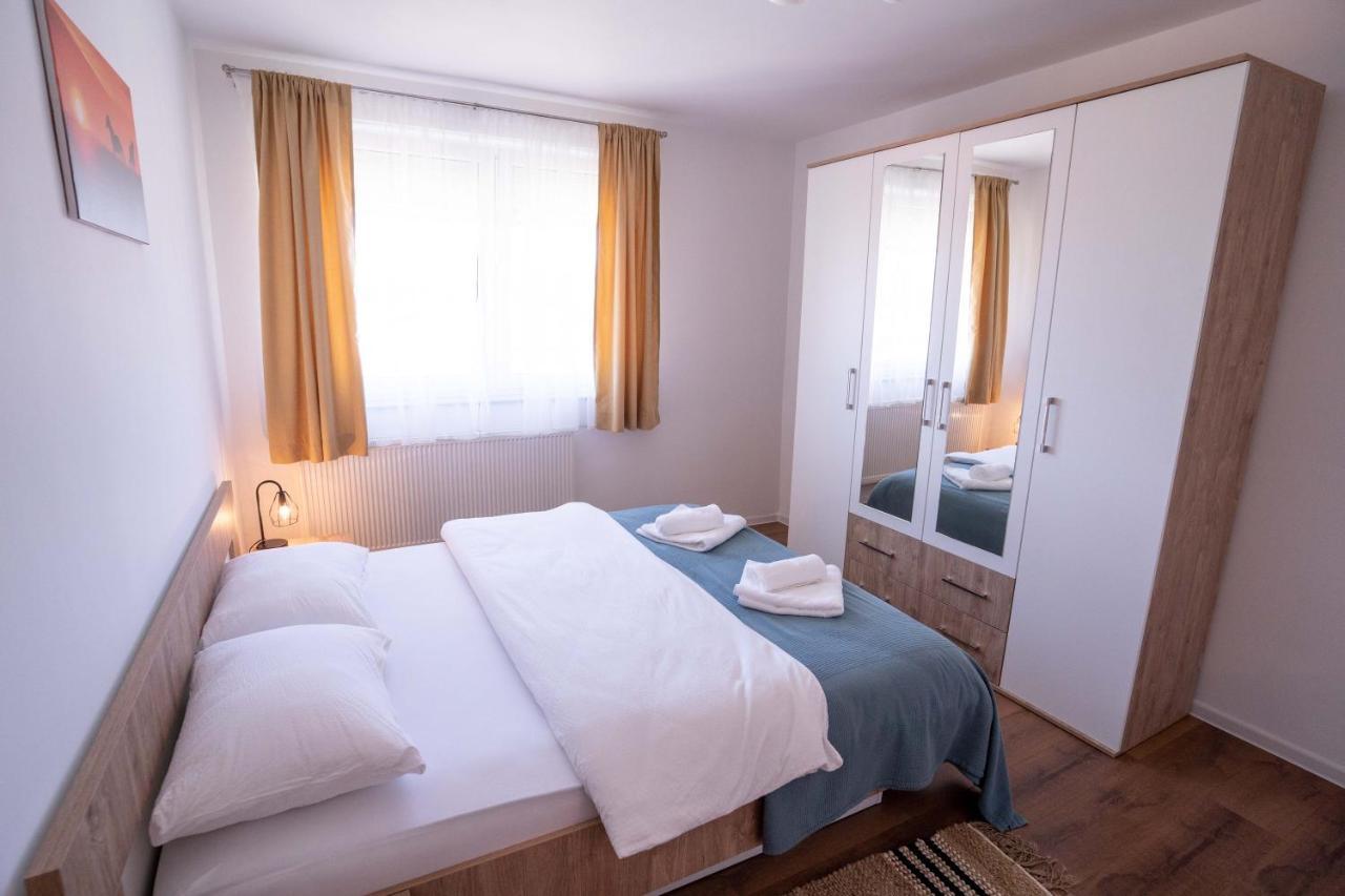 Apartman Niko Ливно Екстериор снимка