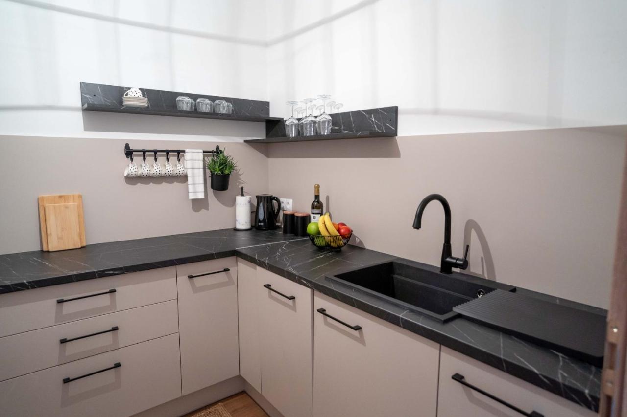 Apartman Niko Ливно Екстериор снимка