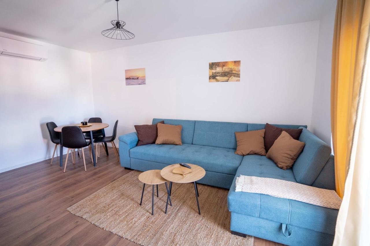 Apartman Niko Ливно Екстериор снимка