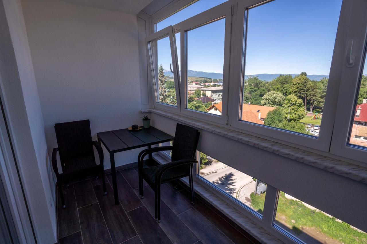 Apartman Niko Ливно Екстериор снимка