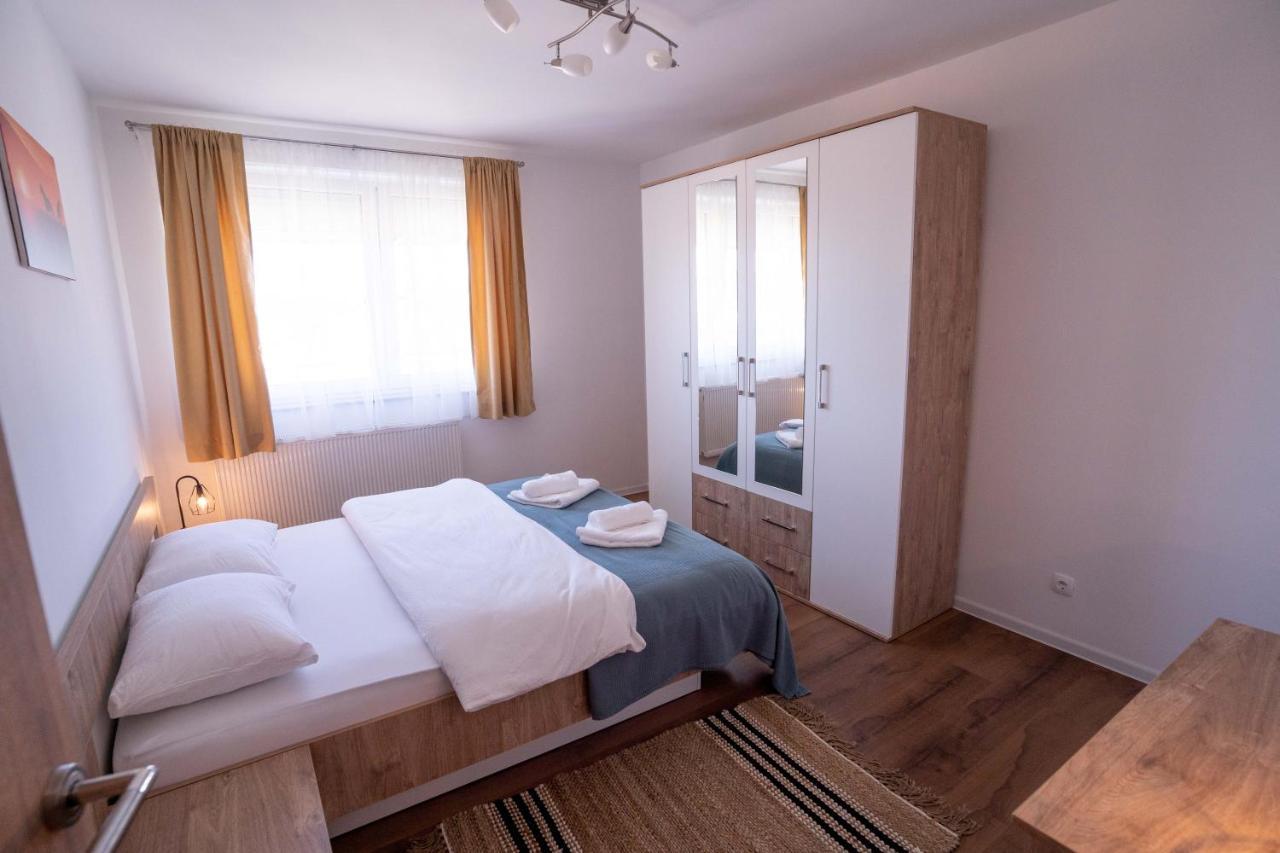 Apartman Niko Ливно Екстериор снимка