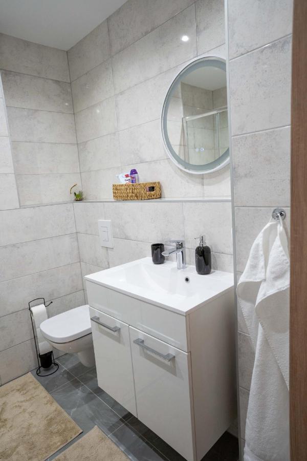 Apartman Niko Ливно Екстериор снимка