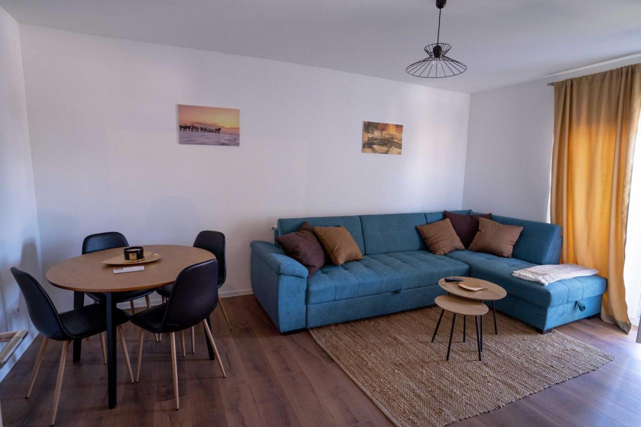 Apartman Niko Ливно Екстериор снимка