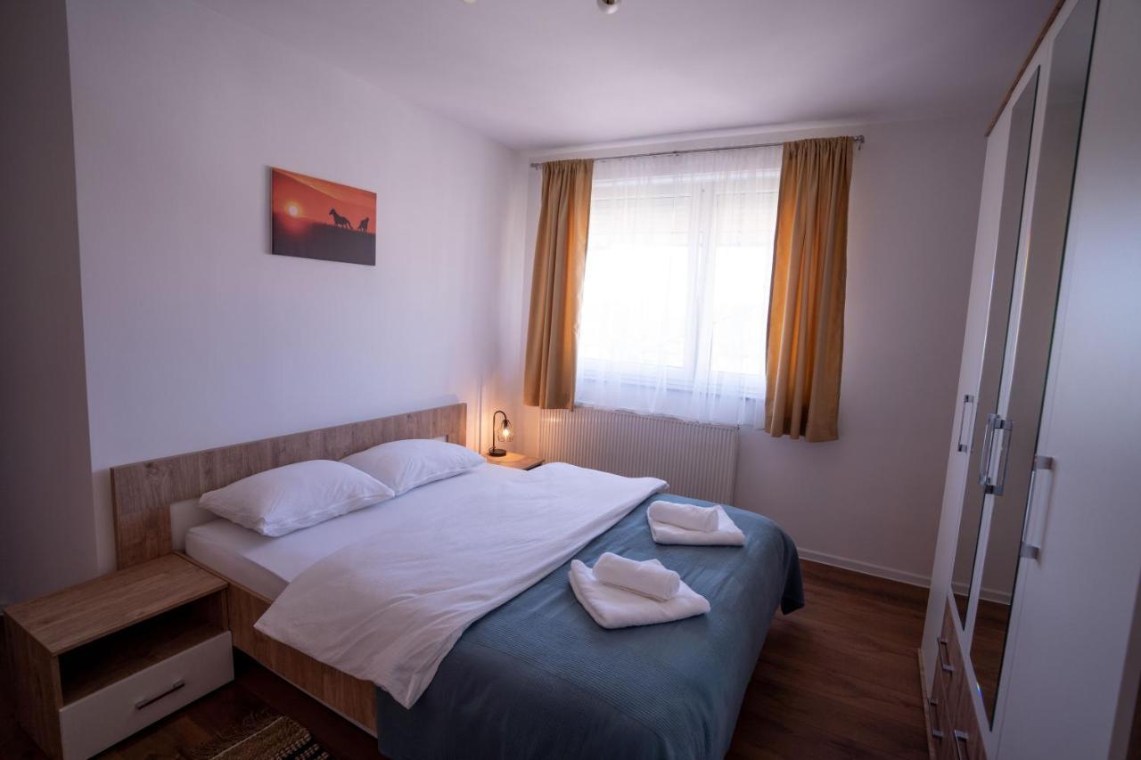 Apartman Niko Ливно Екстериор снимка